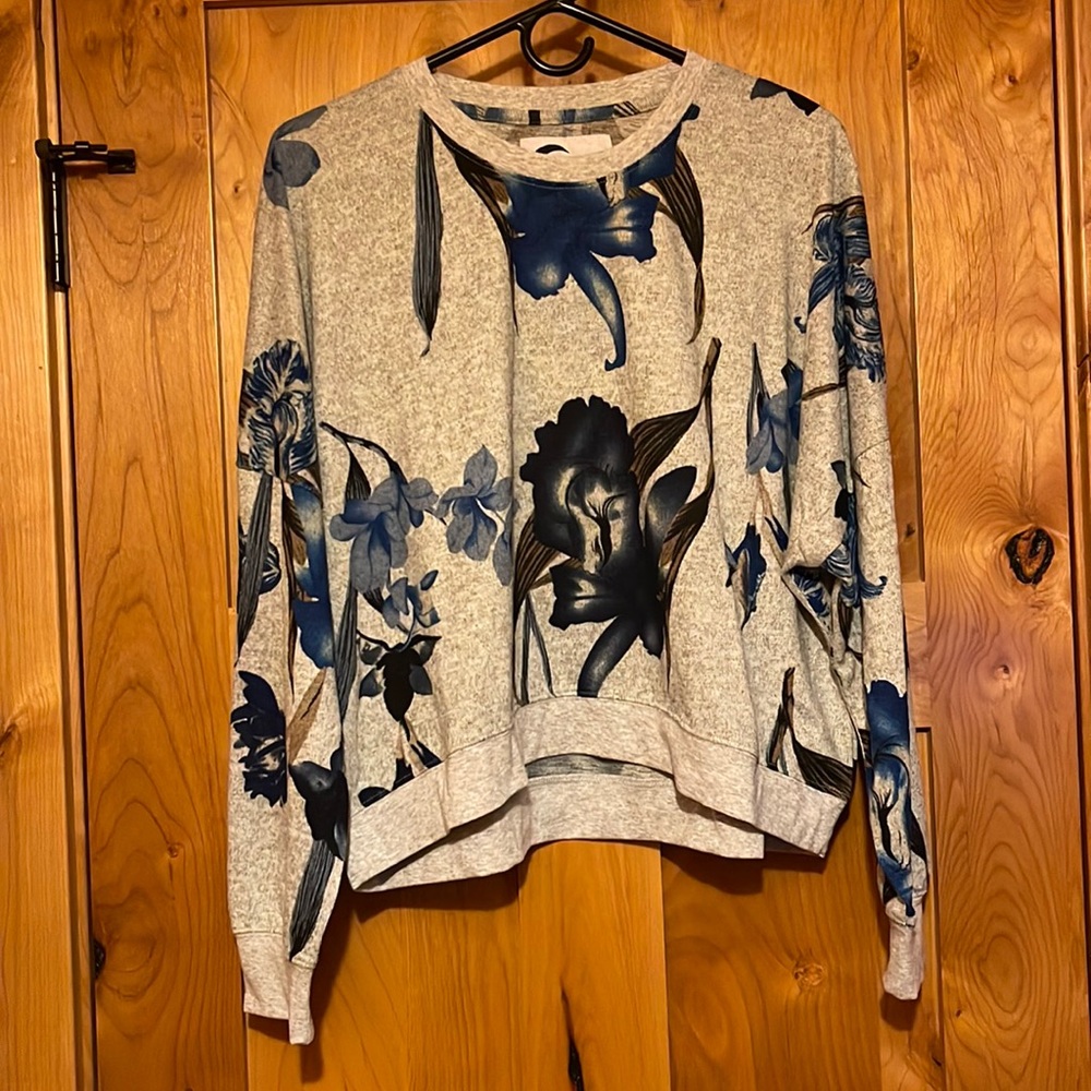 ZYIA Gray and Blue Floral Crew Neck Sweater